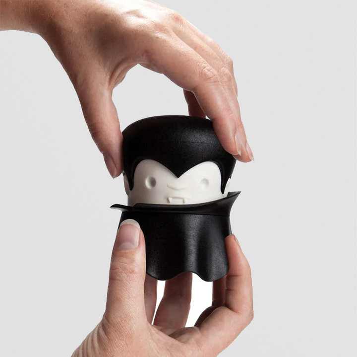 Gracula Garlic Crusher. Twist the Head, Crush the Clove Additional 4