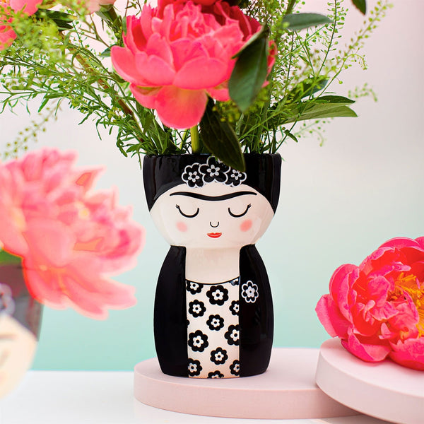 Frida Monochrome Body Shaped Vase
